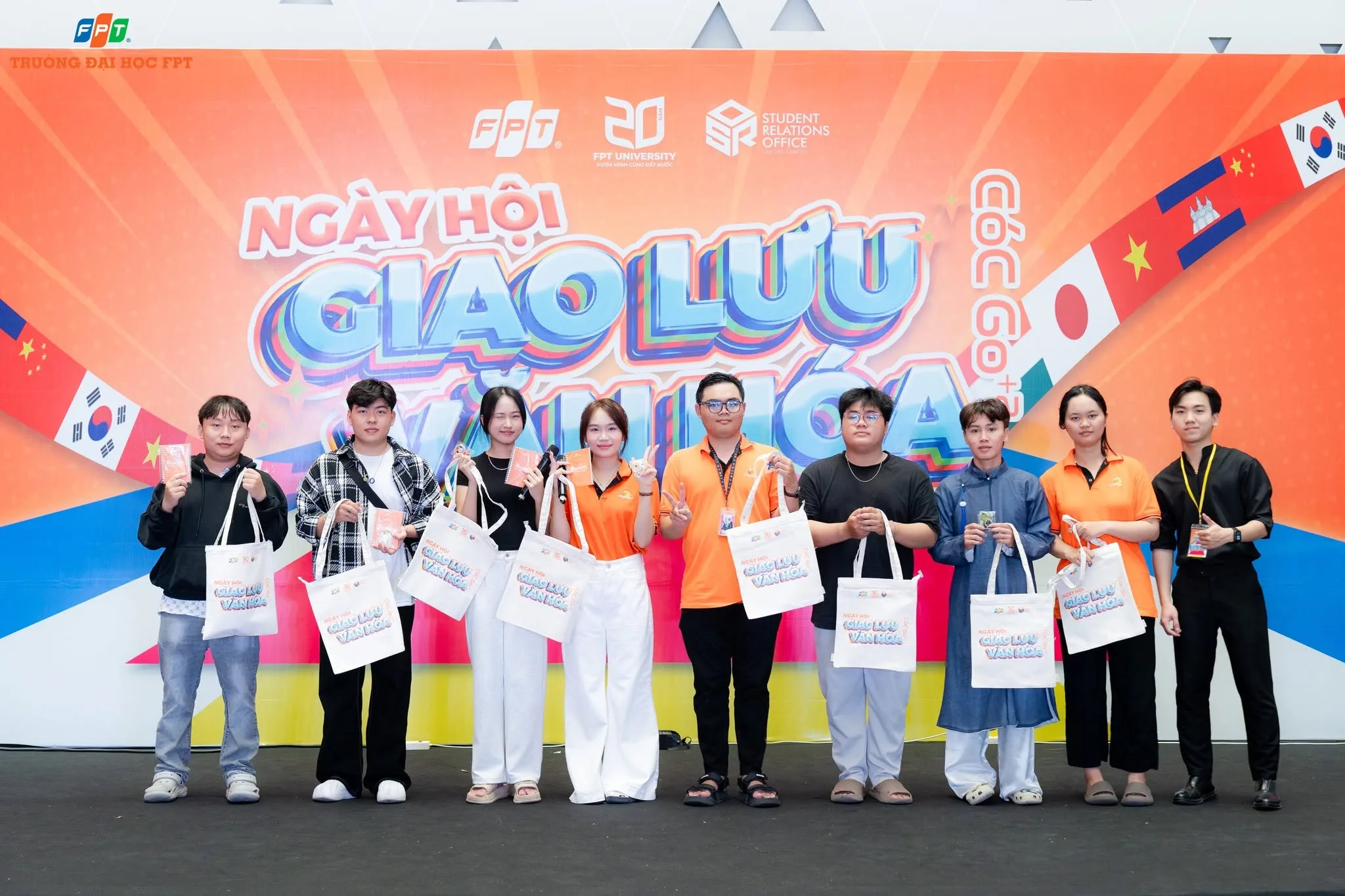 ngay hoi giao luu van hoa 1