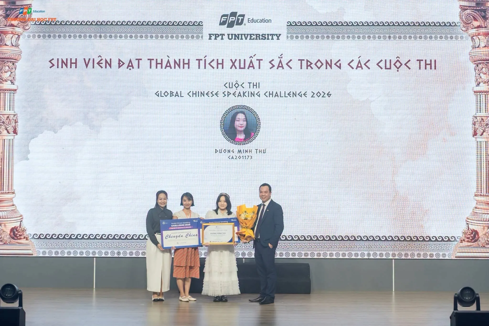 nu sinh ngon ngu trung quoc 4