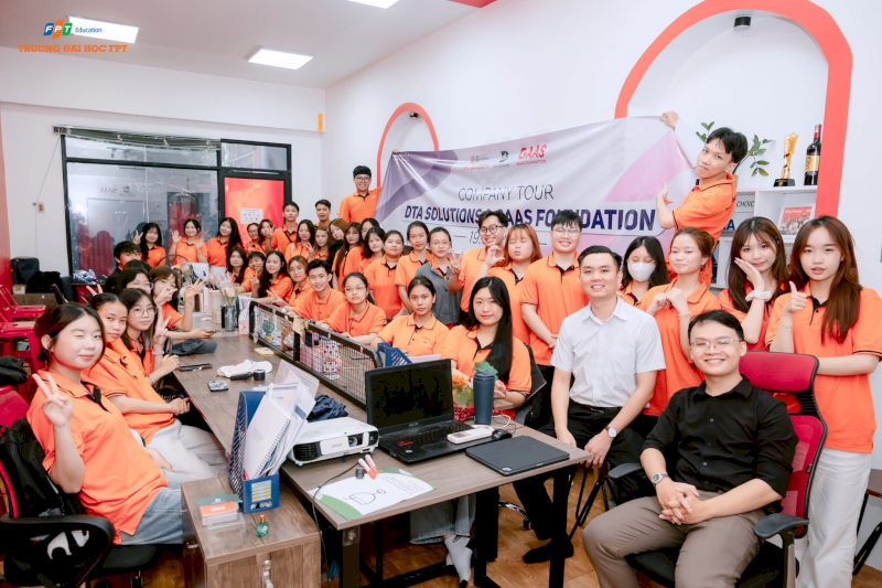 Sinh viên Marketing FPTU trải nghiệm môi trường làm việc thực tế - Nguồn: FPTU