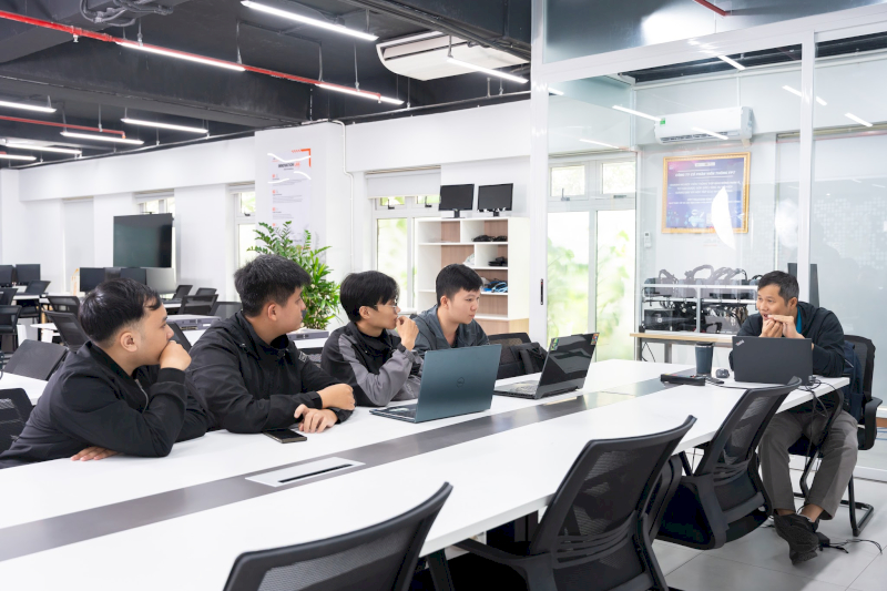 Sinh viên ngành Quản trị kinh doanh được đào tạo tư duy chiến lược toàn diện - Nguồn: FPTU