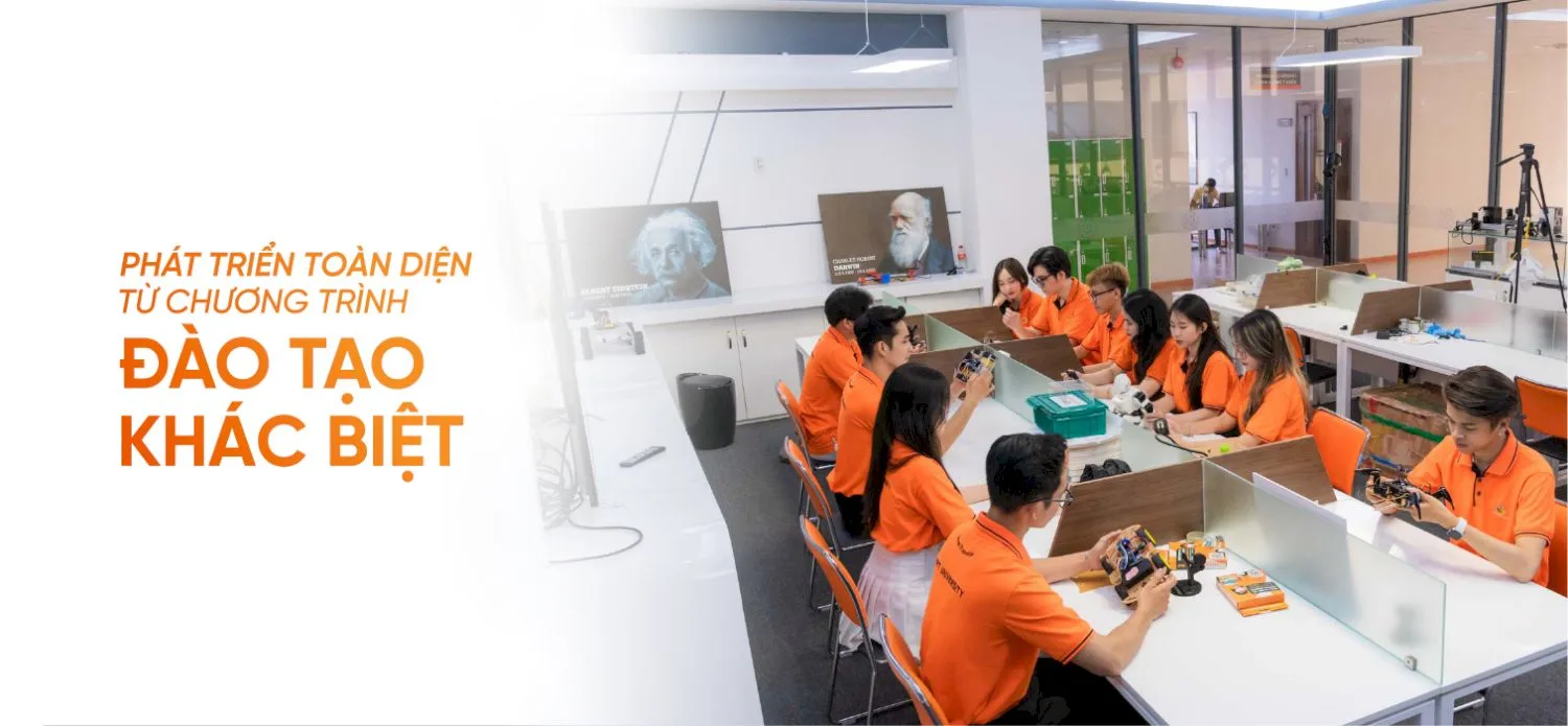 Nhóm ngành trải rộng từ công nghệ, khoa học máy tính, kinh doanh đến truyền thông,...
