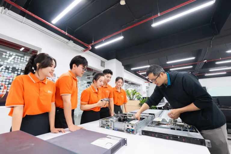 Trường Đại học FPT kết nối doanh nghiệp và viện nghiên cứu, hướng tới đào tạo 30.000 nhân lực công nghệ chiến lược