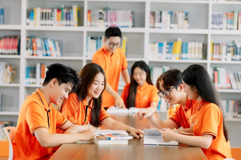 Bệ phóng vững chắc từ FPTU: Học thật, làm thật, nắm chắc cơ hội bứt phá thu nhập ngay từ ghế nhà trường