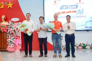 Anh giua 2 3