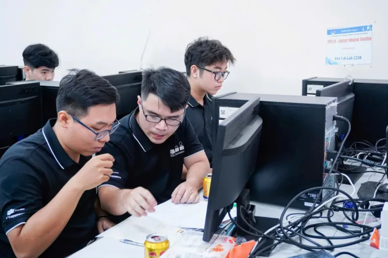 Context Window Overflow: “Check profile” 3 chàng học bá FPTU vừa giành giải Nhì ICPC miền Nam 2026