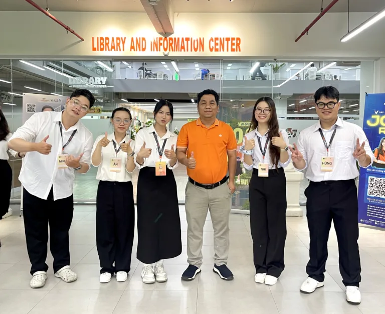 Sinh viên FPTU chế tạo cánh tay robot phục vụ tự động tại canteen, nhà hàng