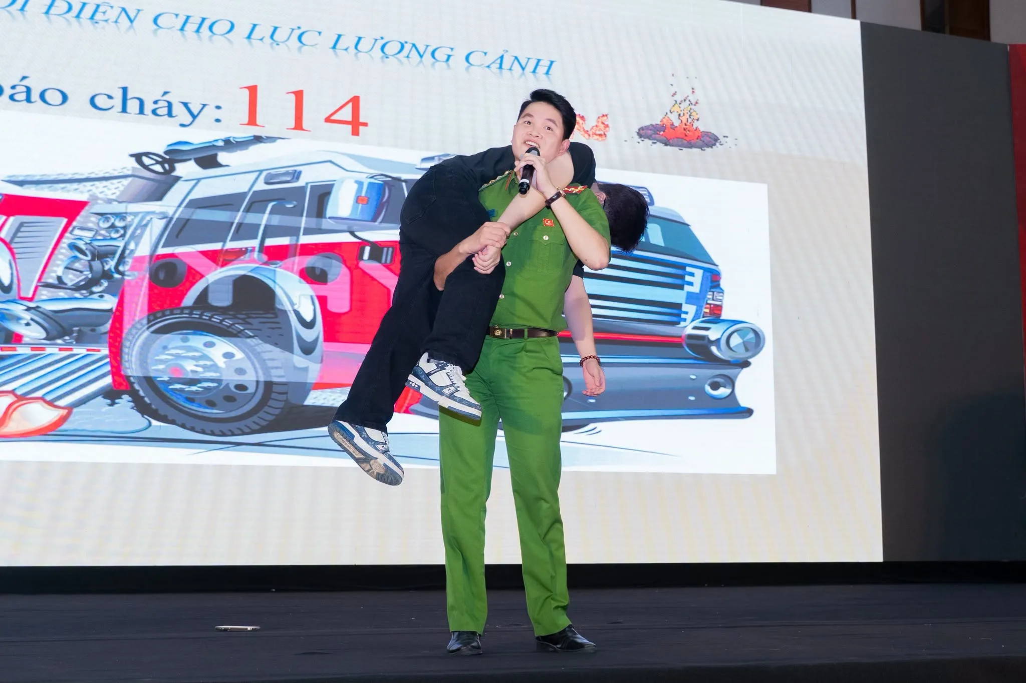 Phan mo phong tinh huong khan cap do cac chien si cong an thuc hien