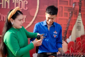 hoc sinh THPT trai nghiem